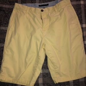 Tommy Hilfiger Shorts 32 Yellow